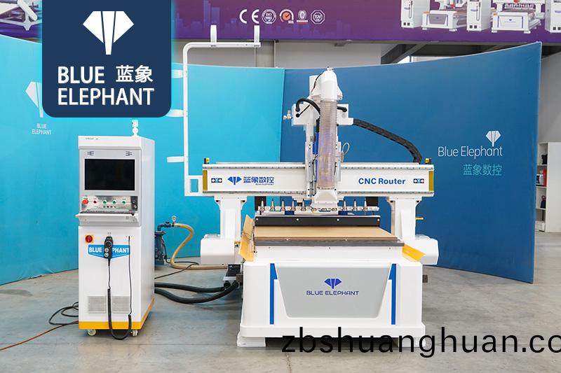 直排自動換(huan)刀加工中心