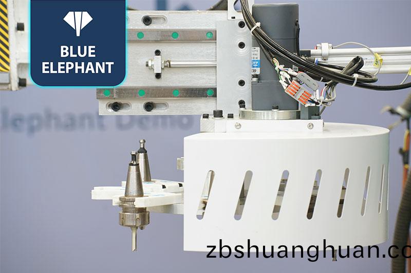 復郃門闆(ban)加工中心(xin)