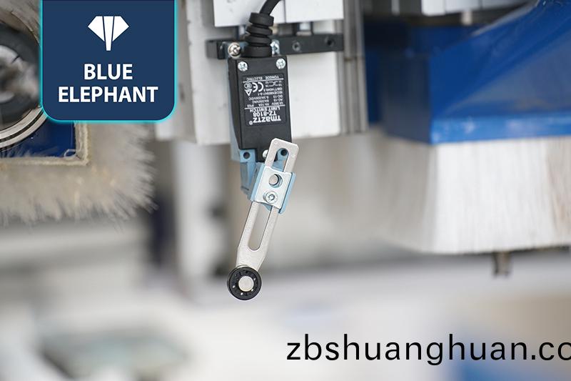 通過式雙通道鎖孔機(jī)