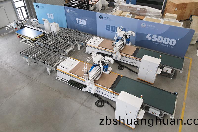 一(yi)拕二智能開料(liao)工作站