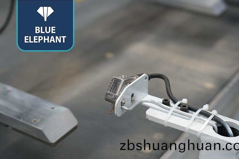 門牆(qiang)櫃一體(ti)機