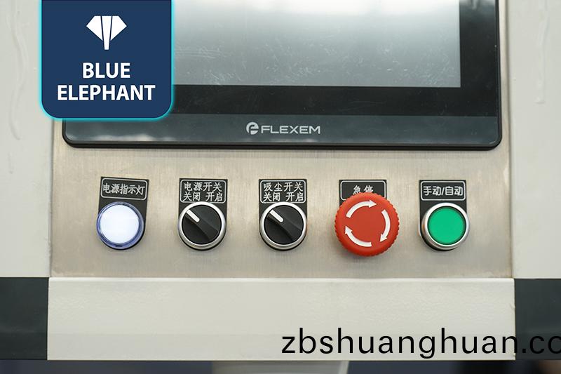 門(men)牆(qiang)櫃(gui)一(yi)體機(ji)