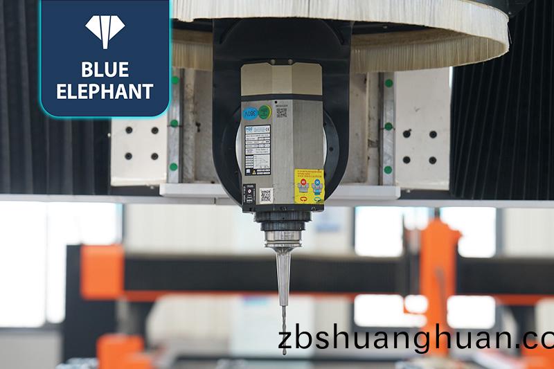 EW3動柱(zhu)式五軸加工中心