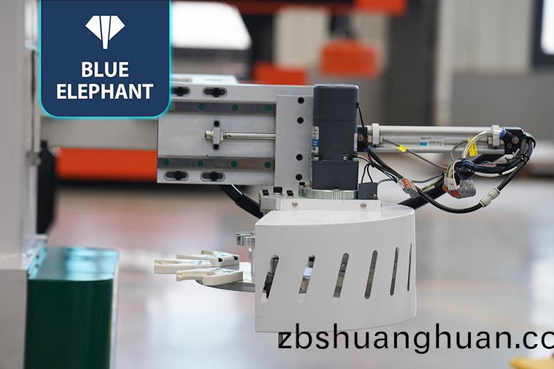 EW3動柱式五(wu)軸加工(gong)中心