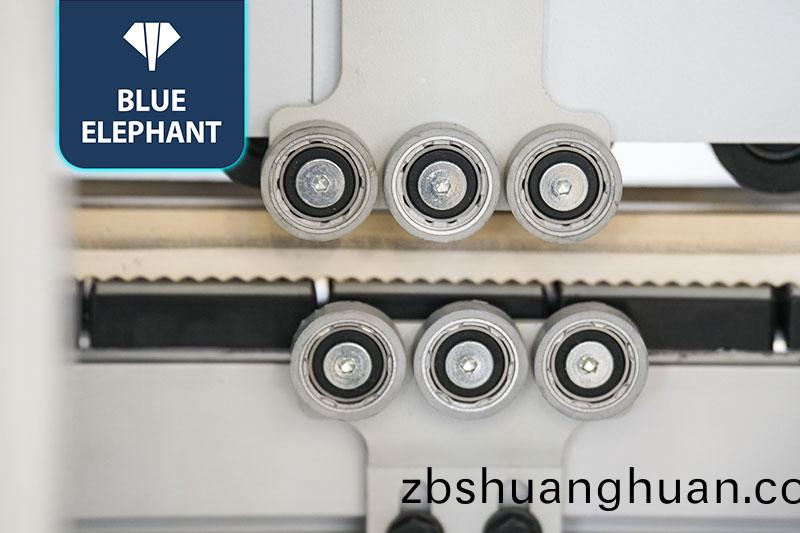 全自(zi)動封邊(bian)機