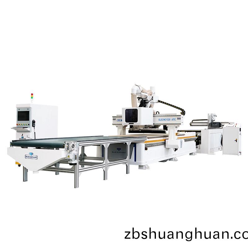 EK2直(zhi)排(pai)換刀(dao)加工(gong)中(zhong)心+上(shang)下料貼標