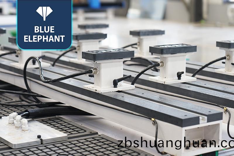 EW3動柱式(shi)五軸加(jia)工中心