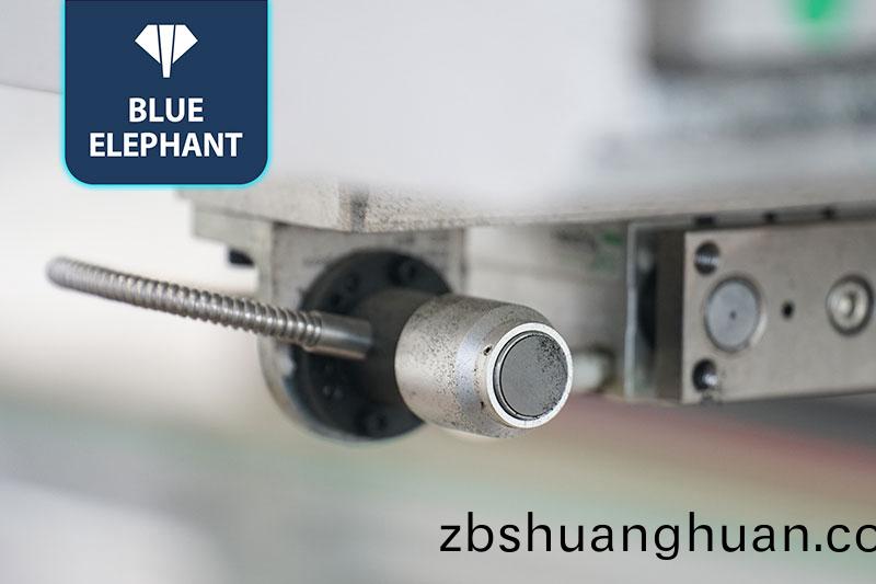 雙通道鎖(suo)孔機