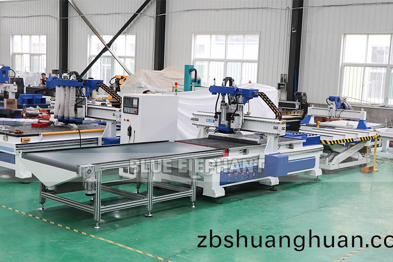 闆式傢(jia)具生産線