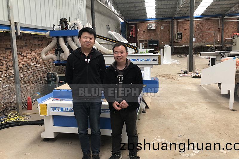 定製(zhi)傢(jia)具生産線(xian)