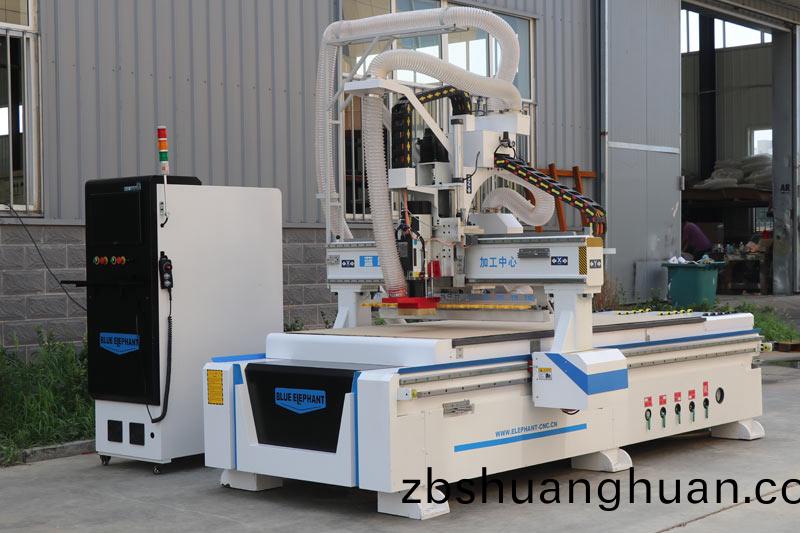 數(shù)控開(kāi)(kai)料機(jī)