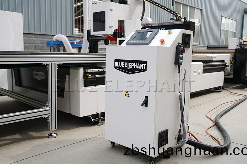 圓盤換刀(dao)加工(gong)中心(xin)