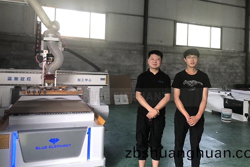 山(shan)東泰安XX傢具(ju)廠訂購闆式傢具生産線(xian)