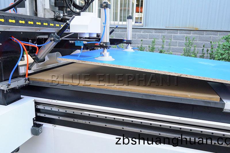 闆式傢具生産(chan)線