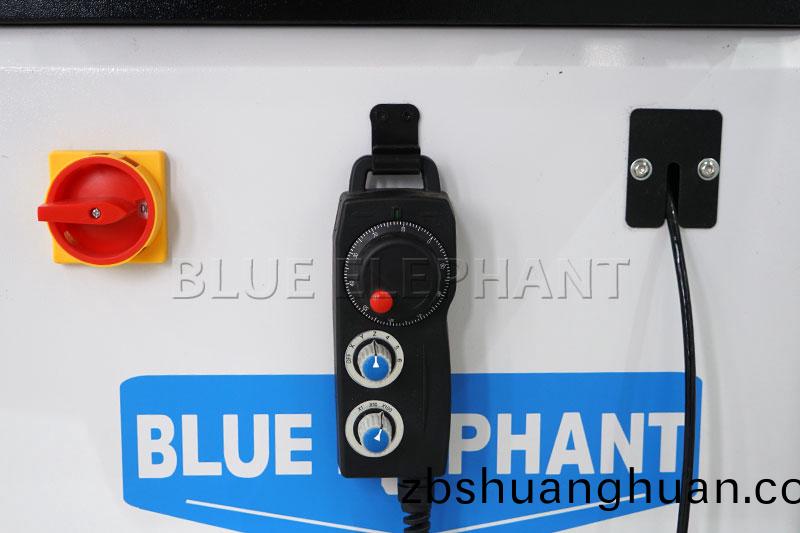 自動上下(xia)料直排加工中心