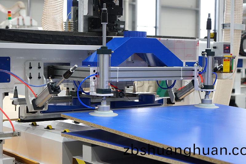 自動上下料直排加工中(zhong)心