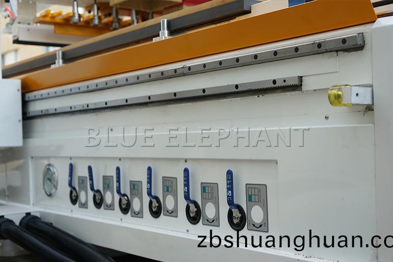 數(shù)控開料(liao)機