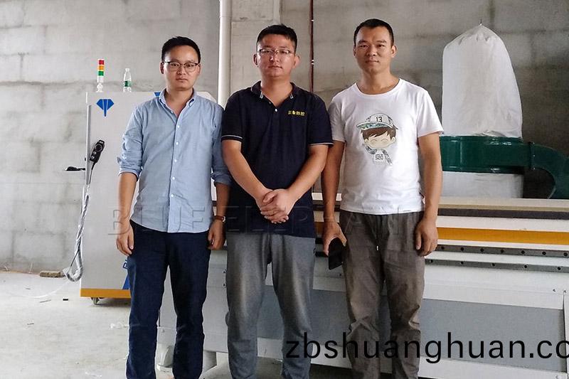 湖北黃石XX傢具廠訂購闆式傢具生産線