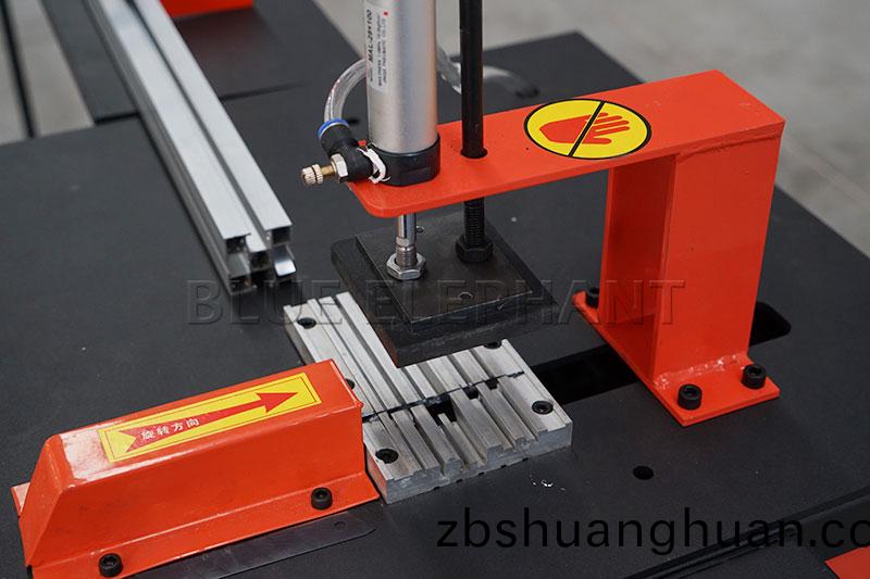 金(jin)屬(shu)條切割機(jī)