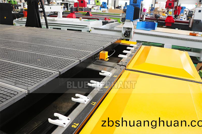 四軸加工中(zhong)心