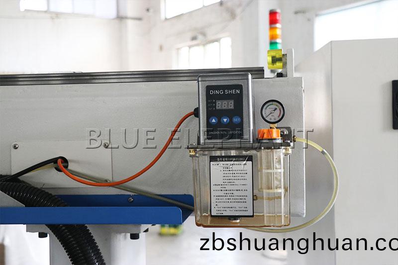 四(si)軸加工中心