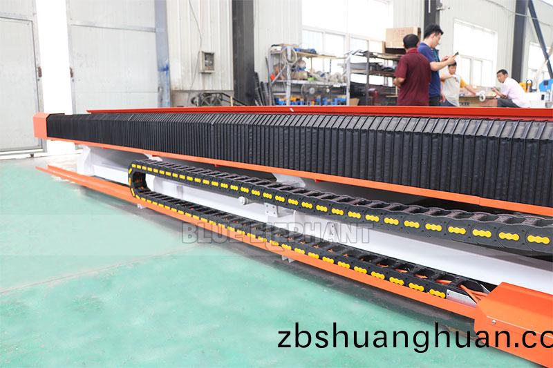 四軸(zhou)加工中心