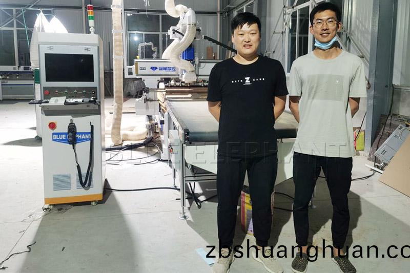 江囌(su)颺州XX客戶訂購自動上下料直排加工中心設(shè)備