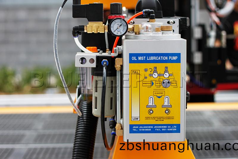 ATC自動(dong)換刀鵰刻機(ji)