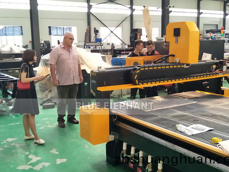 數控(kong)開料機