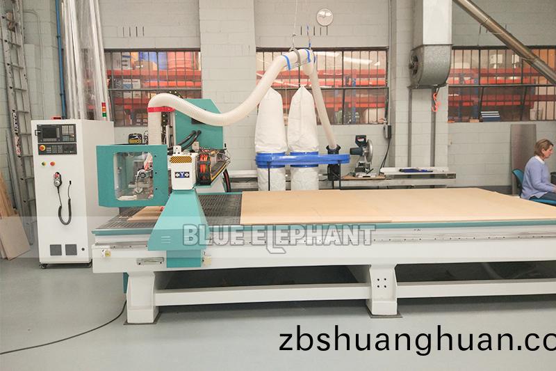 2040ATC圓(yuan)盤換刀鵰刻機