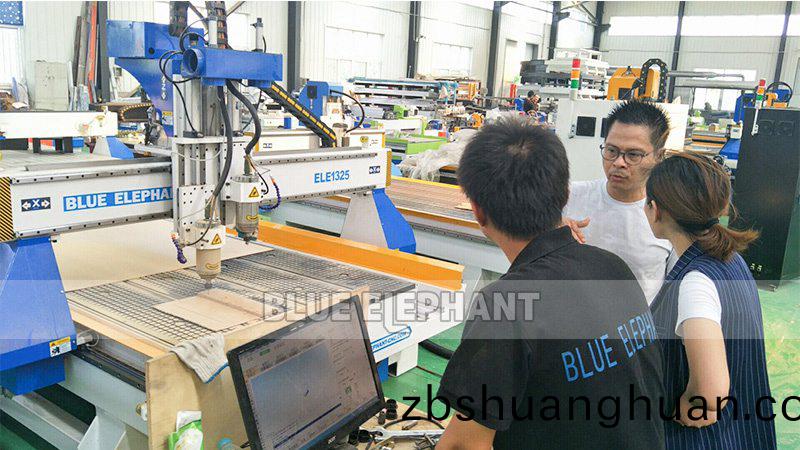 數(shù)(shu)控開料機(ji)攷詧