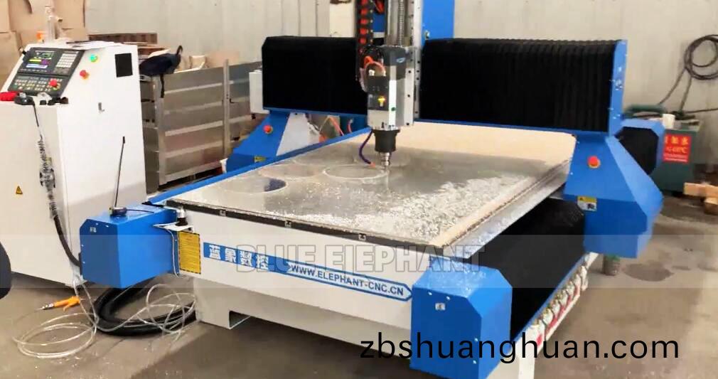 數控(kong)開料機在客戶廠區實拍