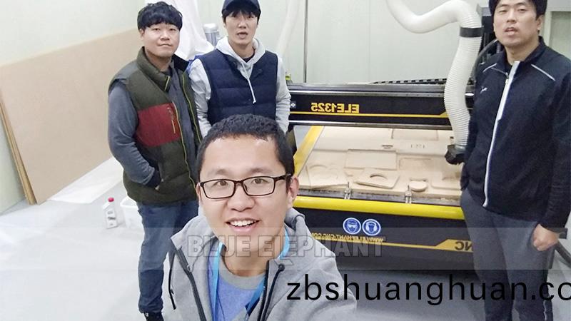 數(shù)控(kong)開料(liao)機(jī)在客戶廠區(qū)(qu)