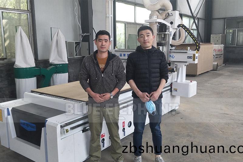 闆(ban)式傢(jia)具生産線