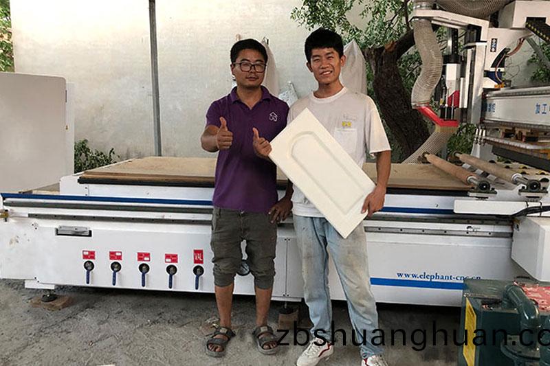 山東客(ke)戶(hu)訂購直(zhi)排加工中心