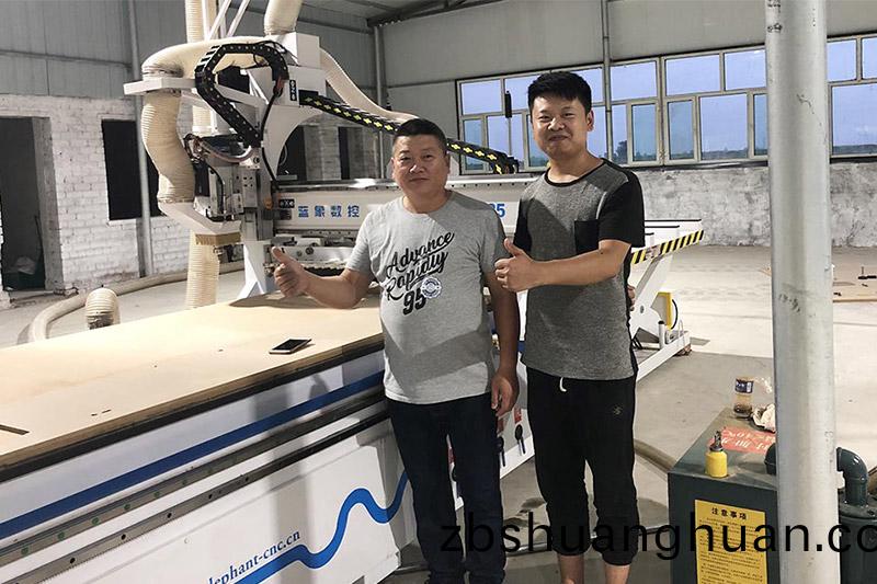 內矇古XX傢具廠客戶訂購定製傢具生産線