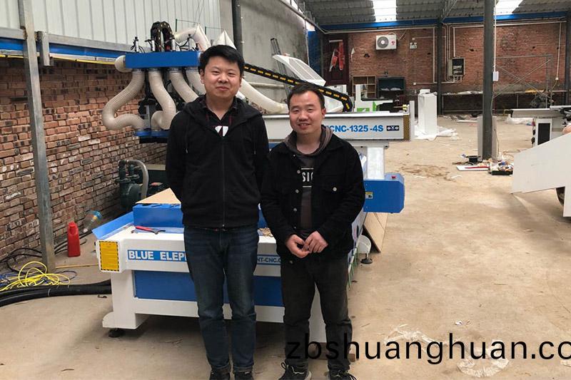 河南客戶訂購闆(ban)式傢具生産線