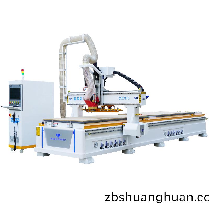 雙(shuang)工位直(zhi)排換刀加工中心