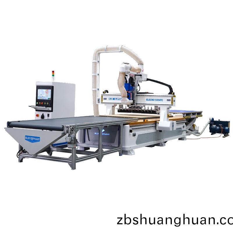 自動上下(xia)料直排換刀加工中(zhong)心